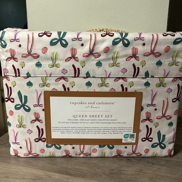 NEW QUEEN SIZE CUPCAKES & CASHMERE FaLaLa BOWS & ORNAMENTS CHRISTMAS Sheets - Picture 4 of 6